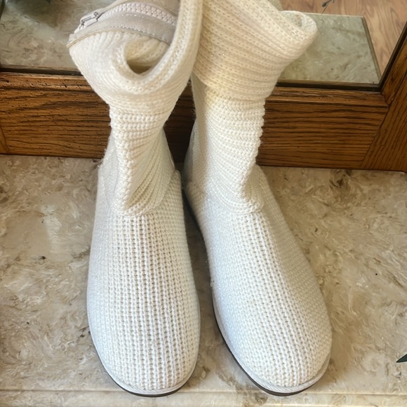 Ladies Size 9 NWOT cream knitted bootie - Picture 4 of 6